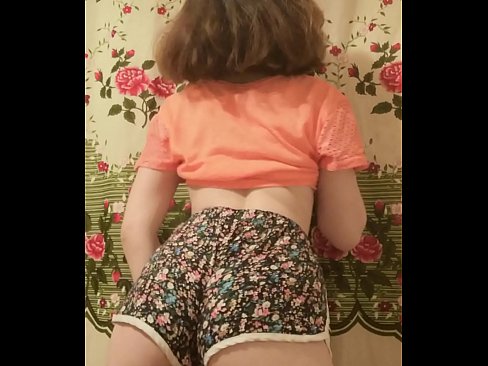 ❤️ Una ghjovana sexy si spoglia i pantaloncini davanti à a camera ❤ Porno à co.ixiporn-com.ru ❌️❤
